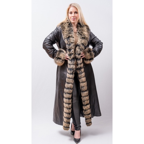 Leather coat trimmed in fox fur - Picture 1 of 12